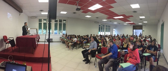 Il vescovo Erio ed i giovani modenesi